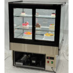 Komerciālais kūku lete taisnu priekšējo daļu 2 plaukti 1200x700x1200mm Nerūsējošs tērauds un Melns | Adexa HL1200B2 - Image 2