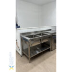 Komercslietojuma izlietne nerūsējošais tērauds 1200x600x900mm 2 bļodas ar atstarpes aizsargsieniņu | Adexa STD245A - Image 2