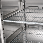 685lt Komerciālais ledusskapis Nerūsējošā tērauda vertikāls skapītis Vienas durvis GN2/1 Ventilēta dzesēšana | Adexa R650V - Image 2
